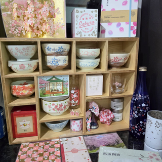 Wooden Display Shelf for Mugs, Cups & Small Collectibles