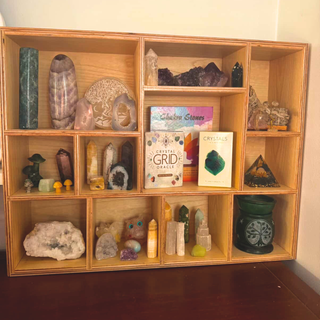 Wooden Display Shelf for Mugs, Cups & Small Collectibles